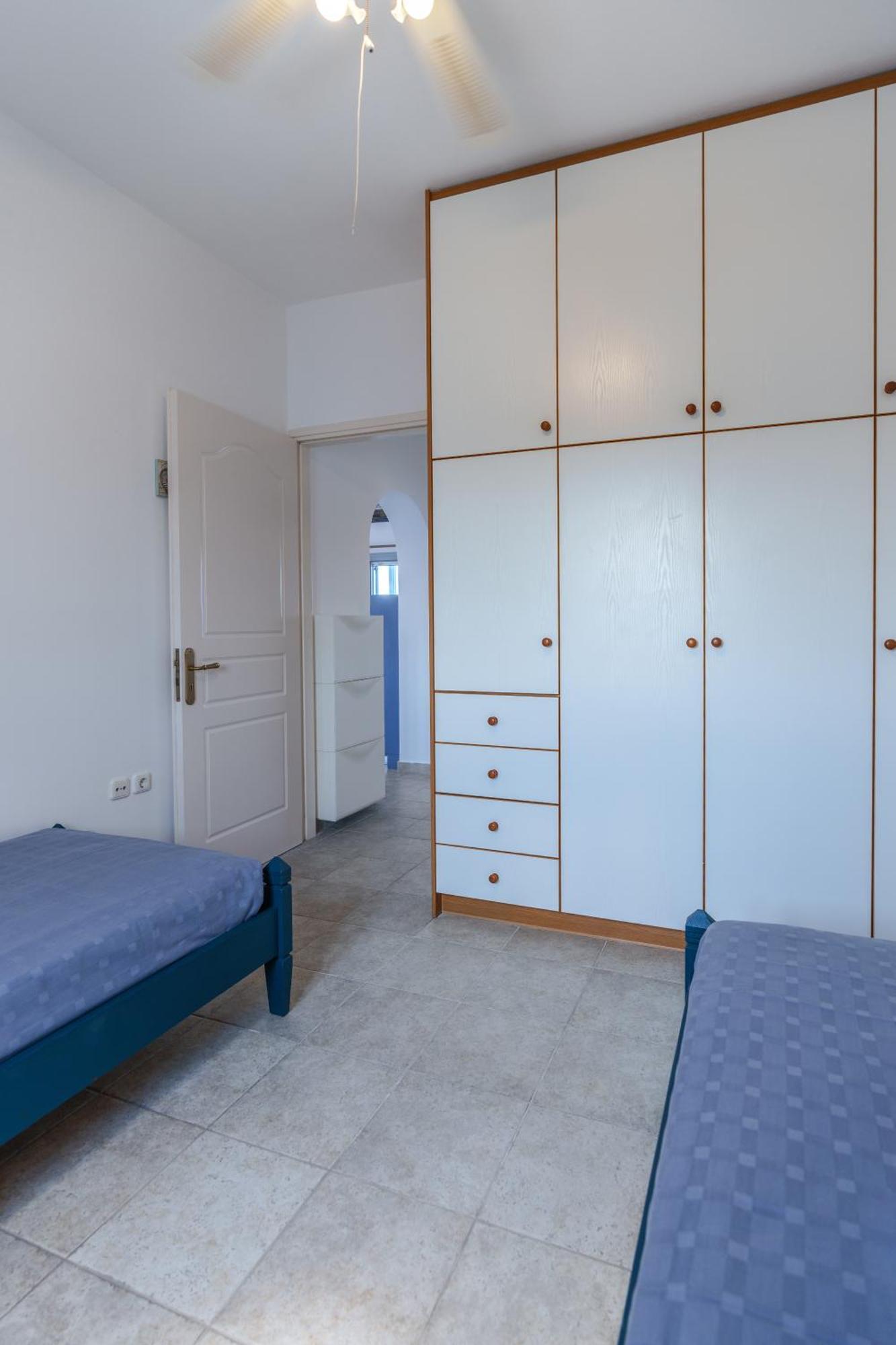 Blue Eyes Beach Villas Монолитос Экстерьер фото