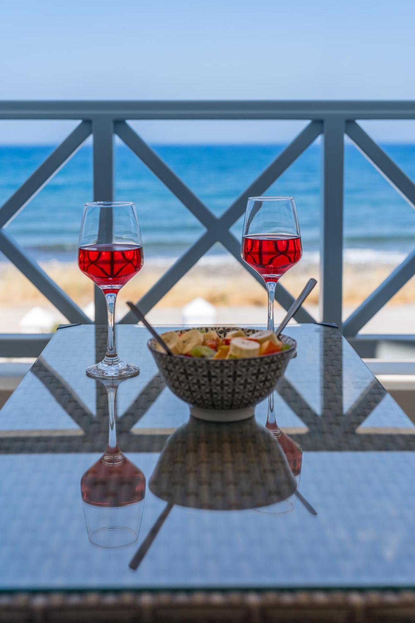 Blue Eyes Beach Villas Монолитос Экстерьер фото