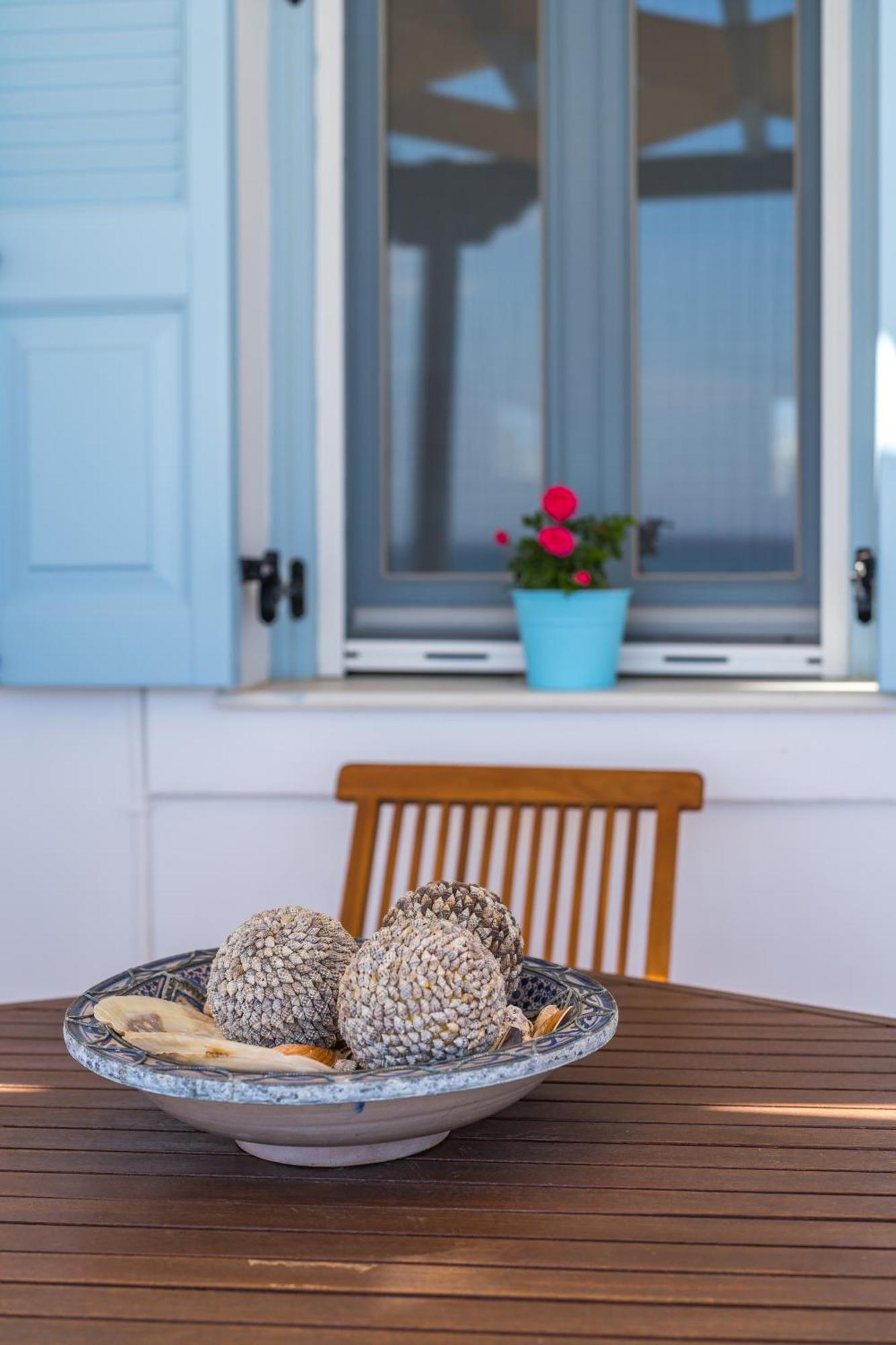 Blue Eyes Beach Villas Монолитос Экстерьер фото