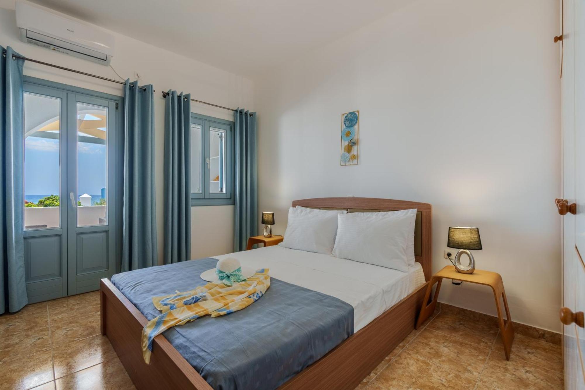 Blue Eyes Beach Villas Монолитос Экстерьер фото