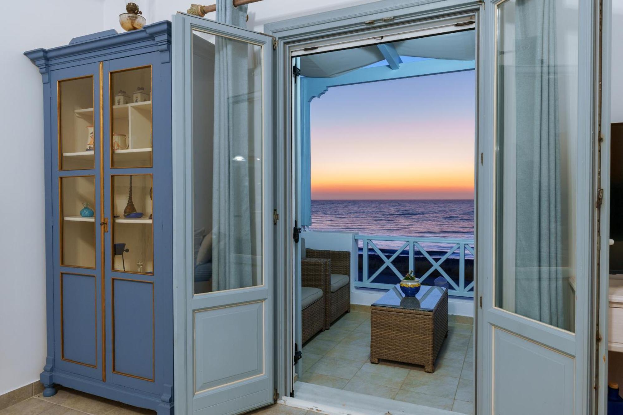 Blue Eyes Beach Villas Монолитос Экстерьер фото